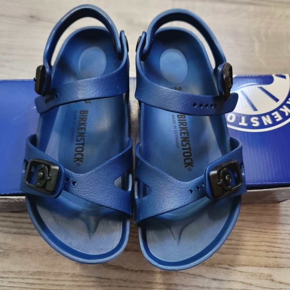 BIRKENSTOCK EVA Rio Ankle Strap Sandal Unisex Kids Size 11. Blue New in box